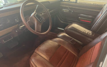 Jeep-Grand-Wagoneer-1990-8