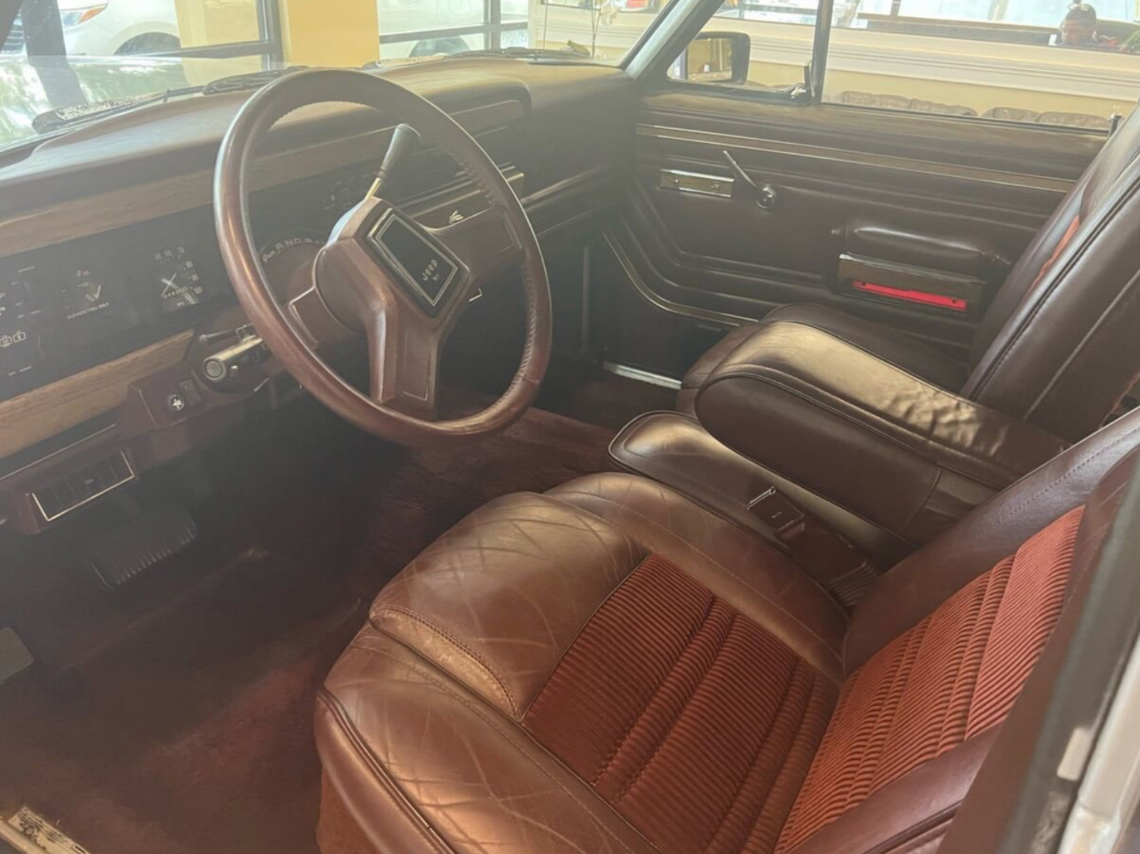 Jeep-Grand-Wagoneer-1990-8