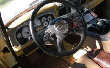 Jeep-Grand-wagoneer-1985-11