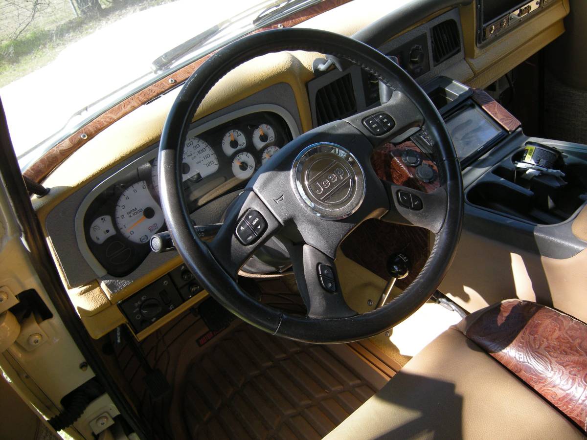 Jeep-Grand-wagoneer-1985-11