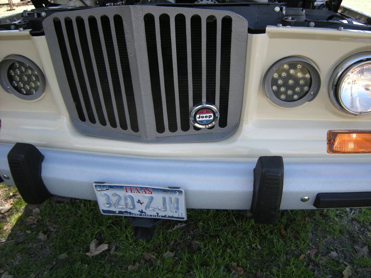 Jeep-Grand-wagoneer-1985-6