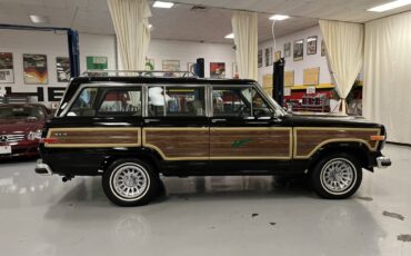 Jeep-Grand-wagoneer-base-1990-black-1