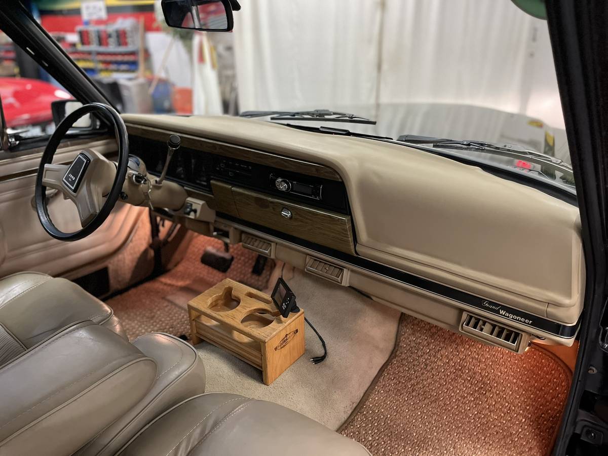 Jeep-Grand-wagoneer-base-1990-black-10