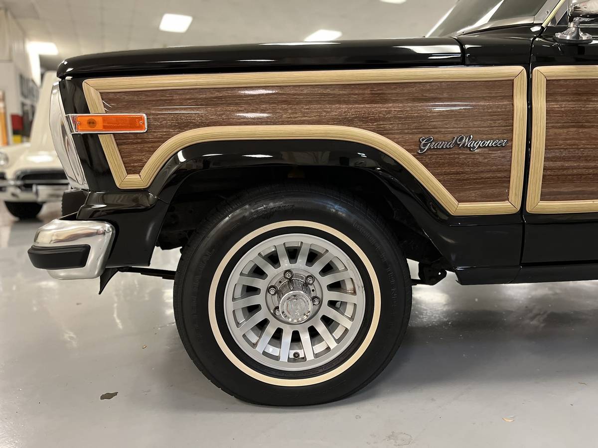 Jeep-Grand-wagoneer-base-1990-black-14