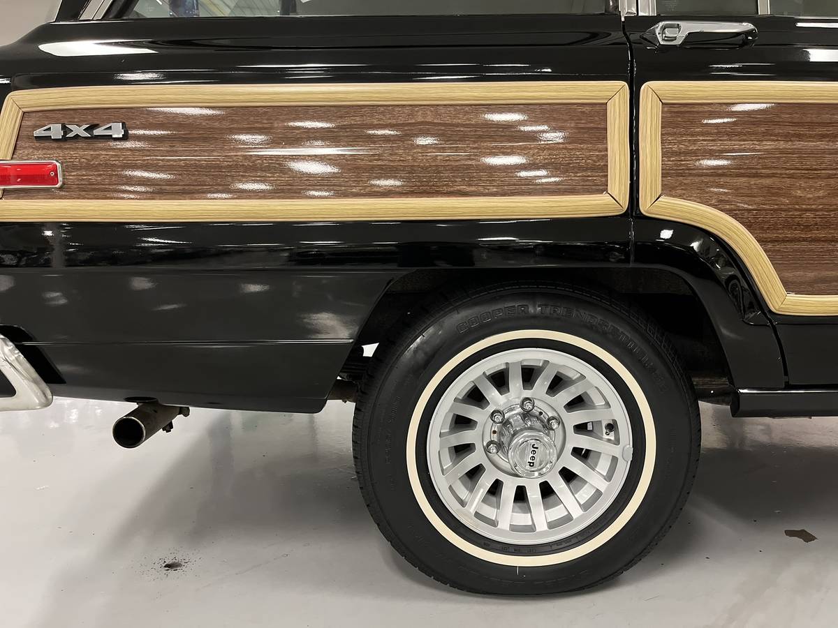 Jeep-Grand-wagoneer-base-1990-black-16
