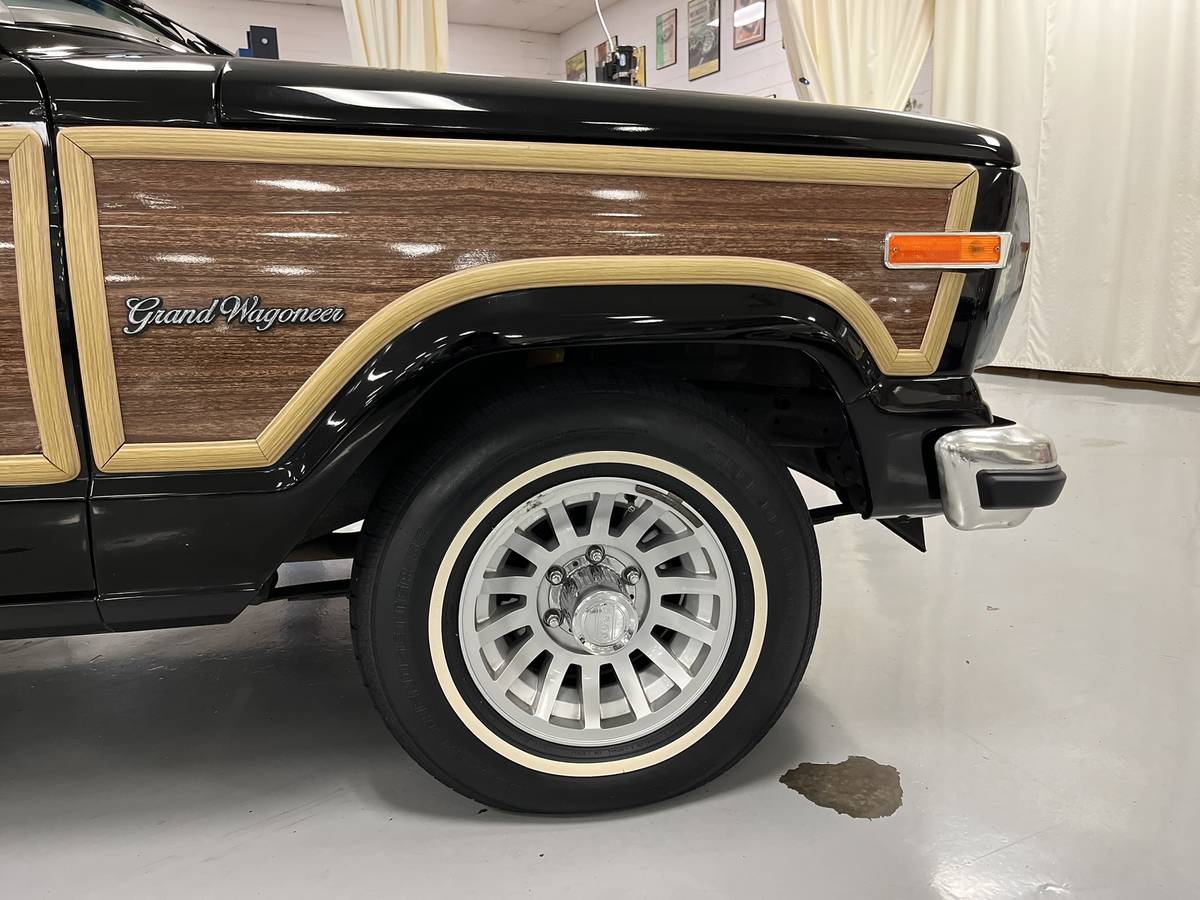 Jeep-Grand-wagoneer-base-1990-black-17