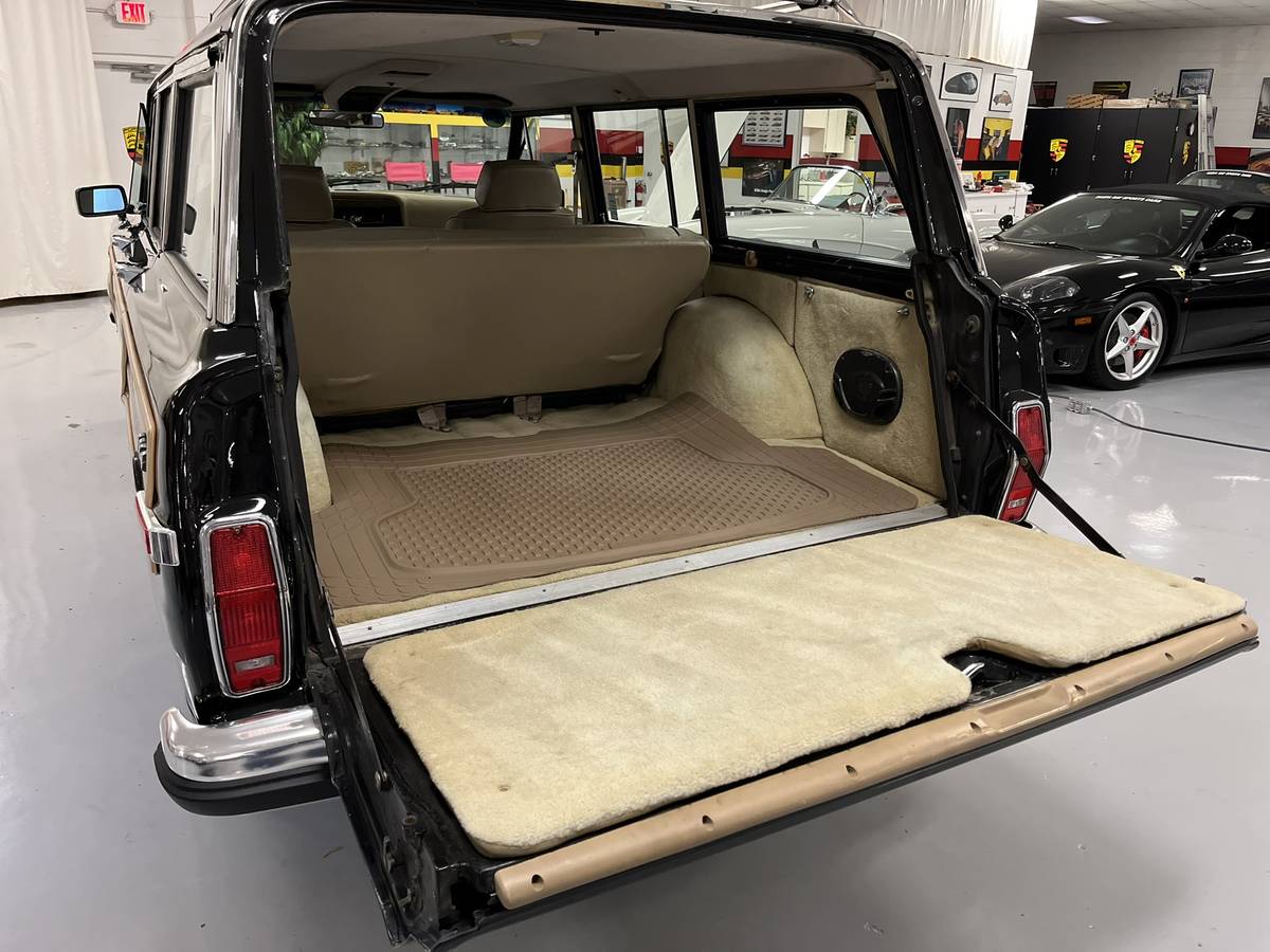 Jeep-Grand-wagoneer-base-1990-black-18