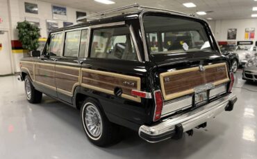 Jeep-Grand-wagoneer-base-1990-black-3