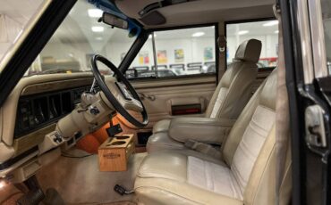 Jeep-Grand-wagoneer-base-1990-black-4