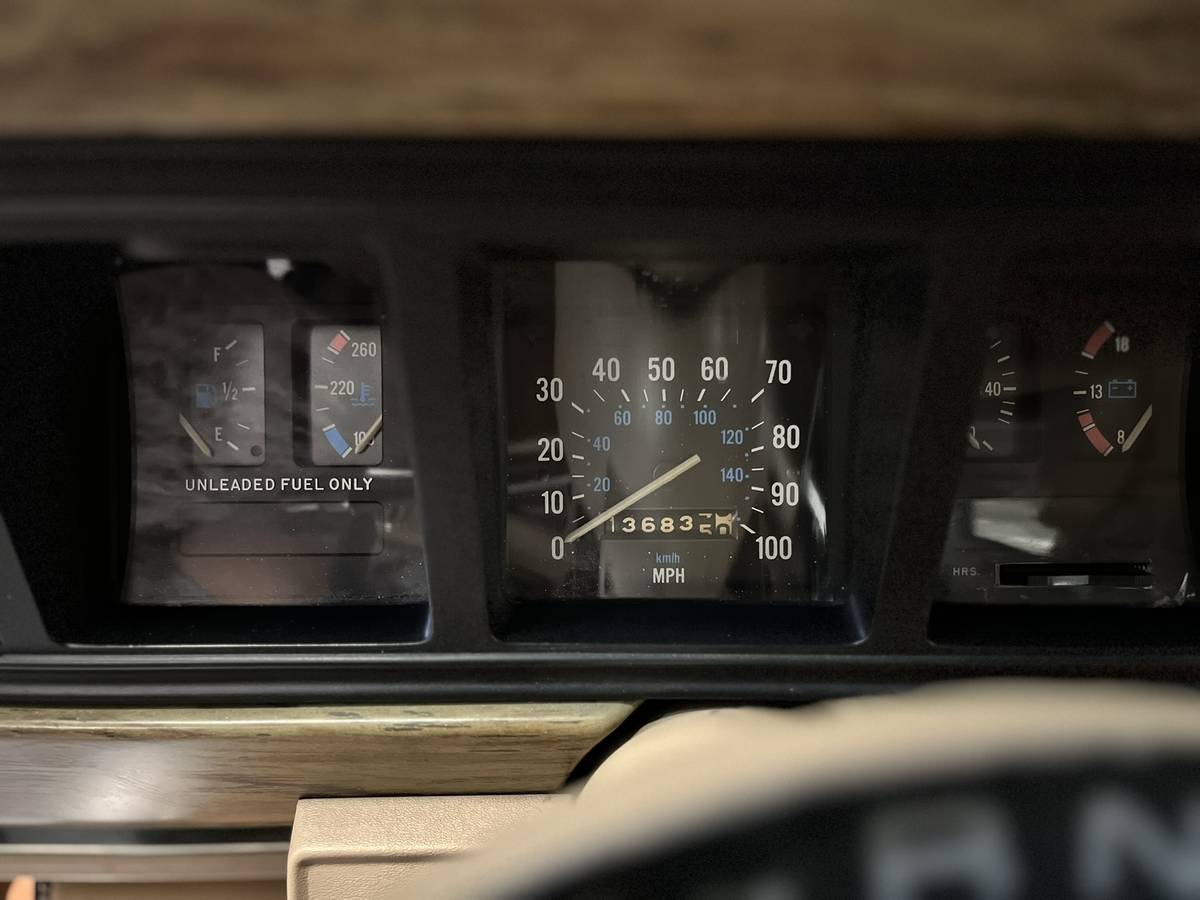 Jeep-Grand-wagoneer-base-1990-black-5