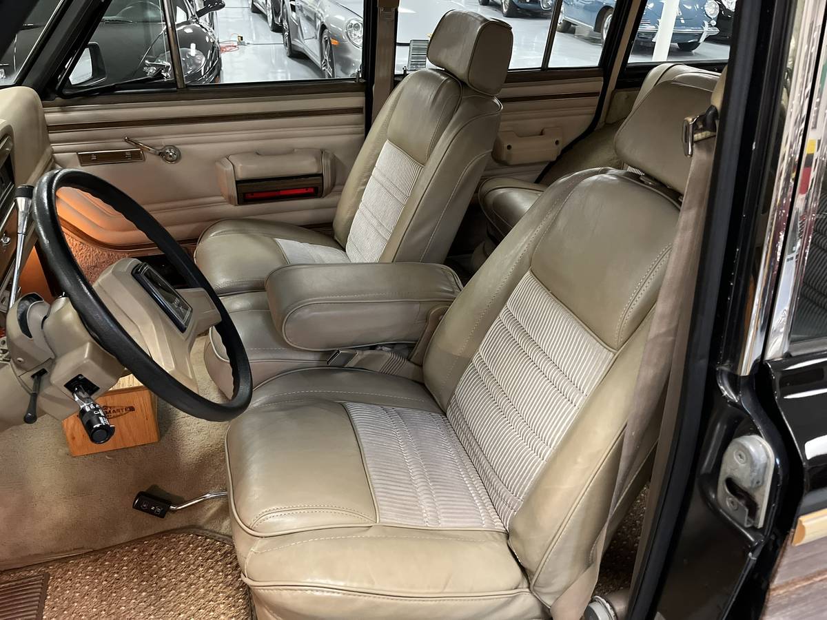 Jeep-Grand-wagoneer-base-1990-black-6