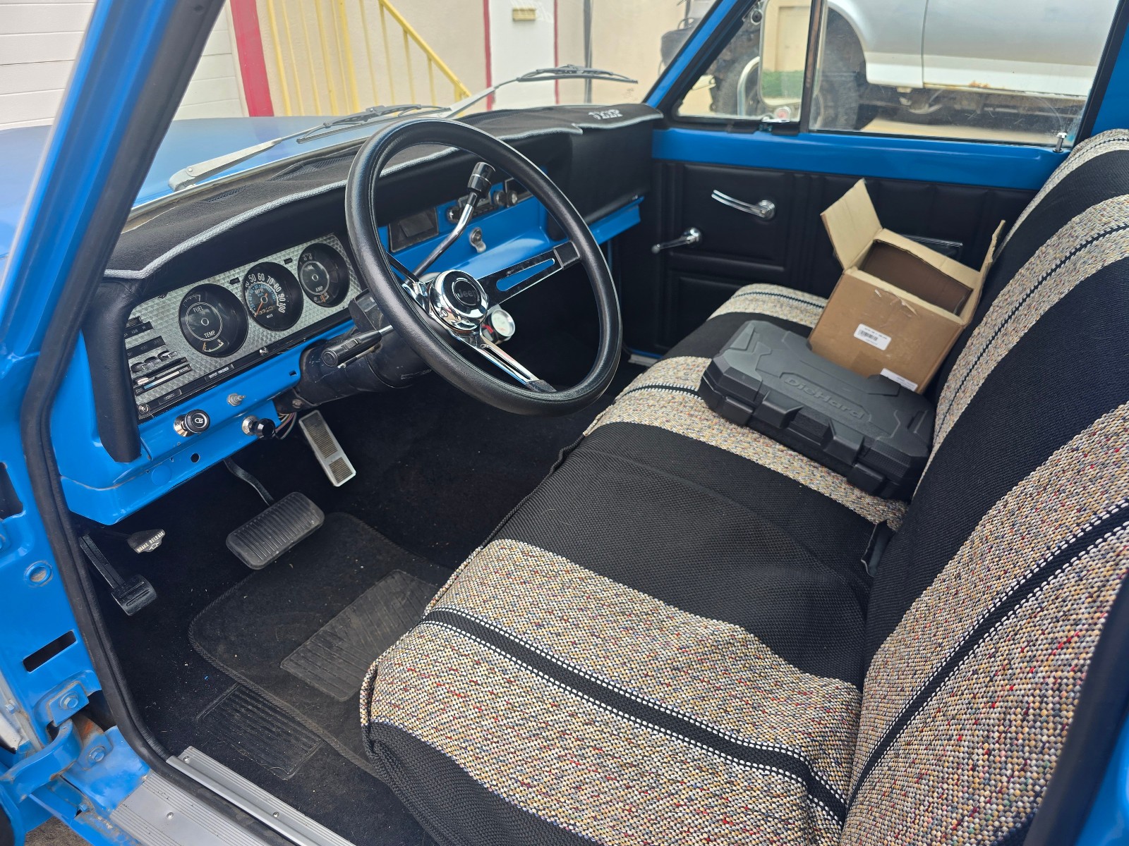 Jeep-J10-1974-3