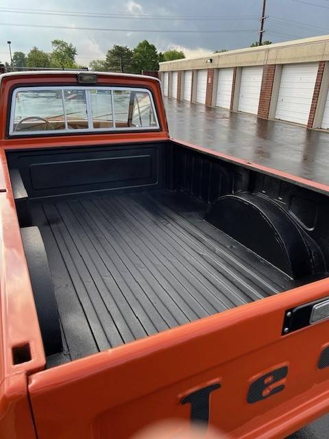 Jeep-J10-1976-custom-4