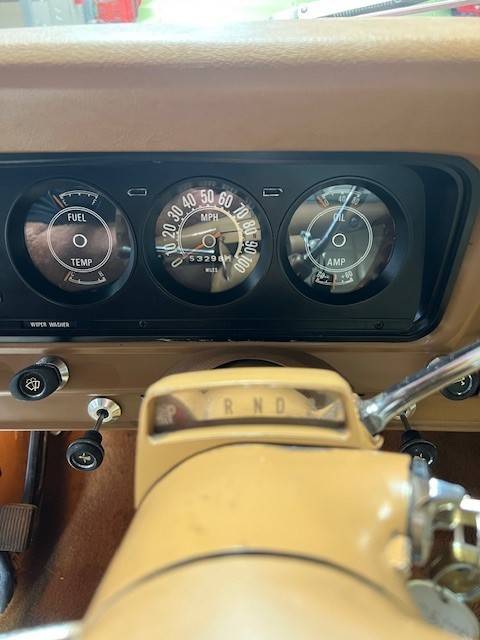 Jeep-J10-1976-custom-7