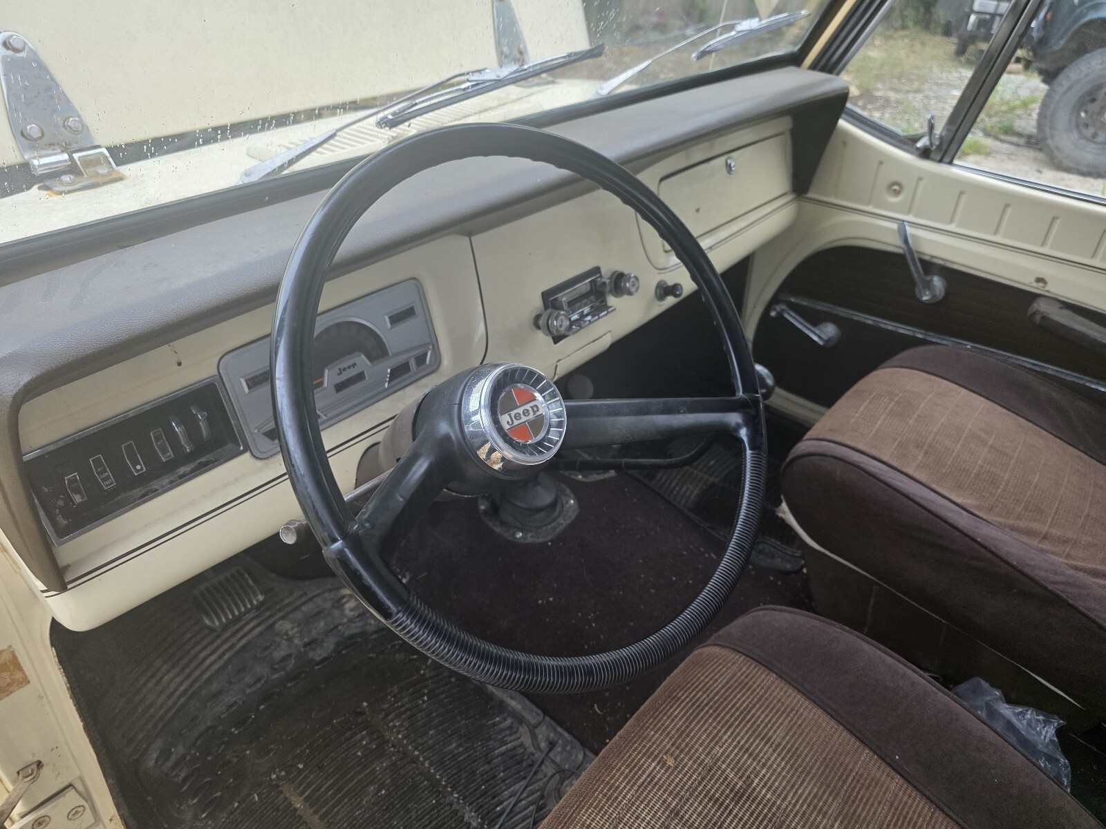 Jeep-Jeepster-1967-Convertible-13