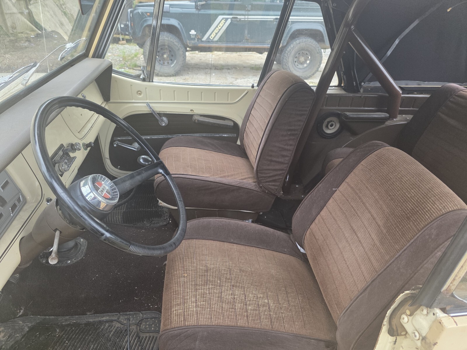 Jeep-Jeepster-1967-Convertible-14
