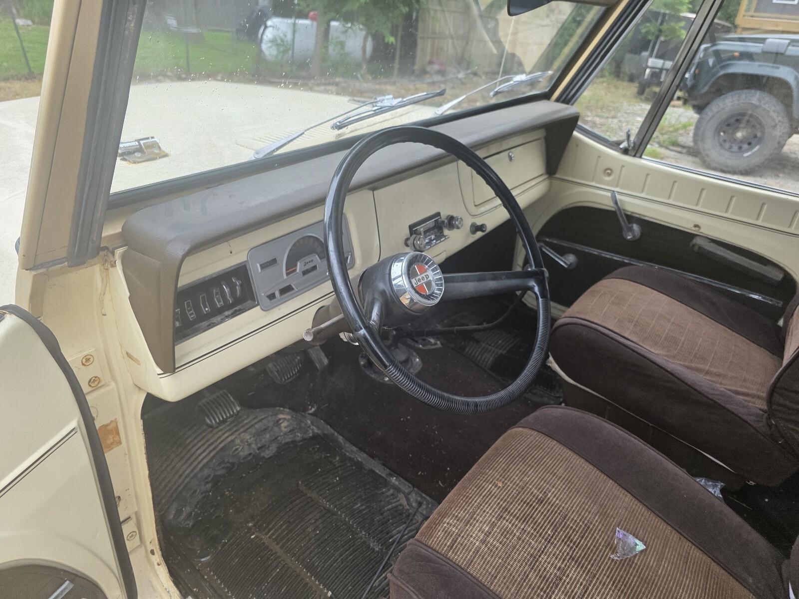 Jeep-Jeepster-1967-Convertible-16
