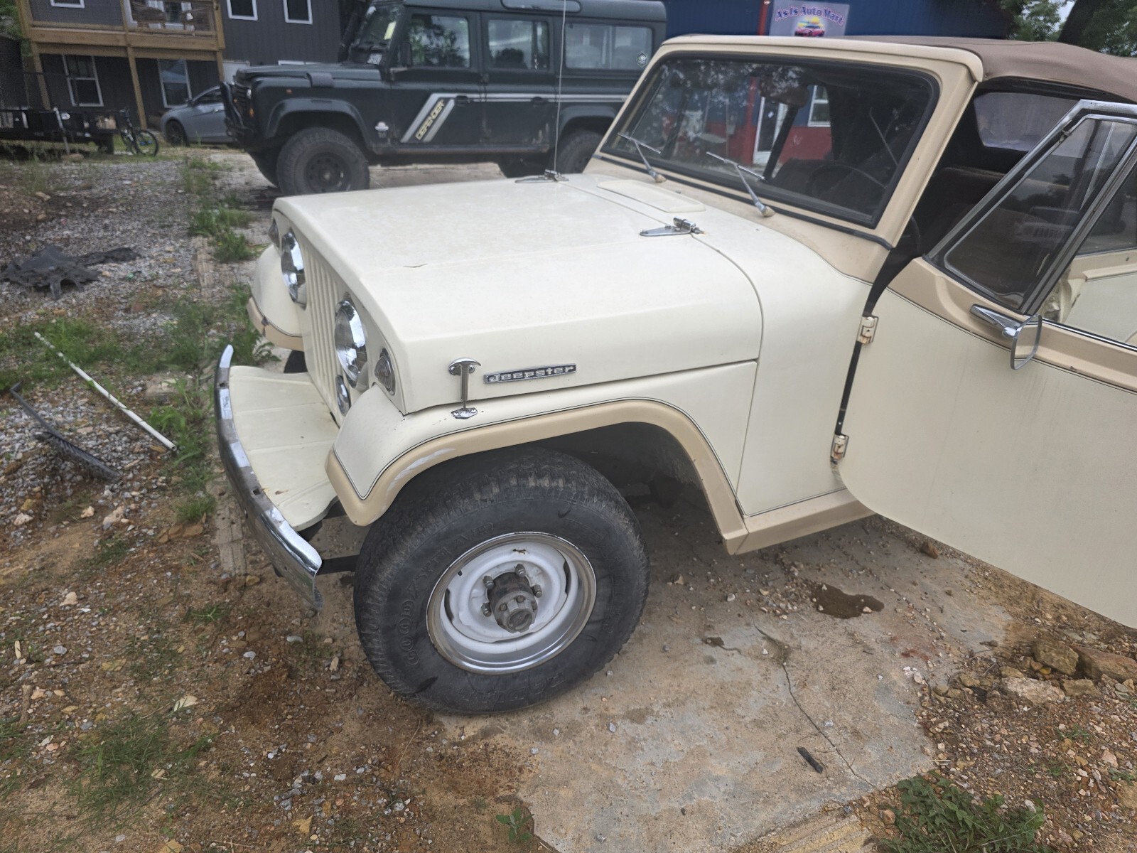 Jeep-Jeepster-1967-Convertible-2