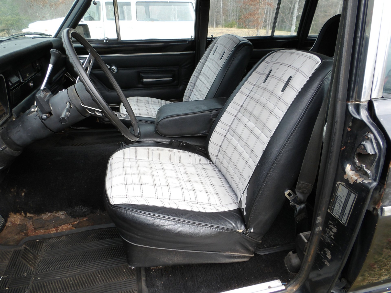 Jeep-Wagoneer-1977-SUV-5