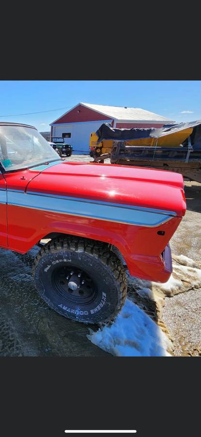 Jeep Wagoneer  1978 red