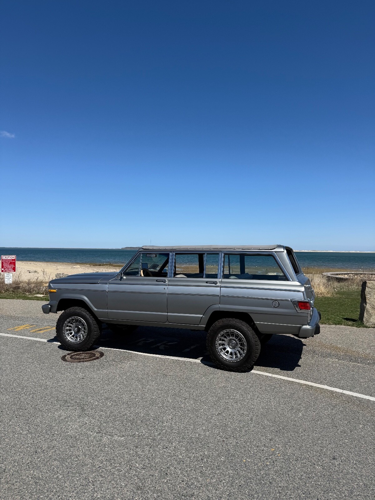 Jeep-Wagoneer-1979-SUV-4