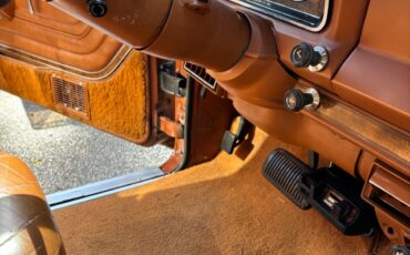 Jeep-Wagoneer-1981-SUV-14