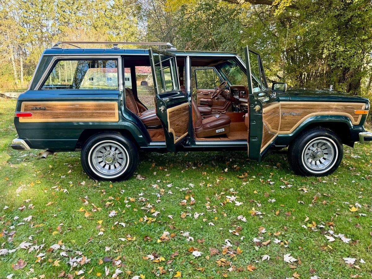 Jeep-Wagoneer-1984-SUV-10