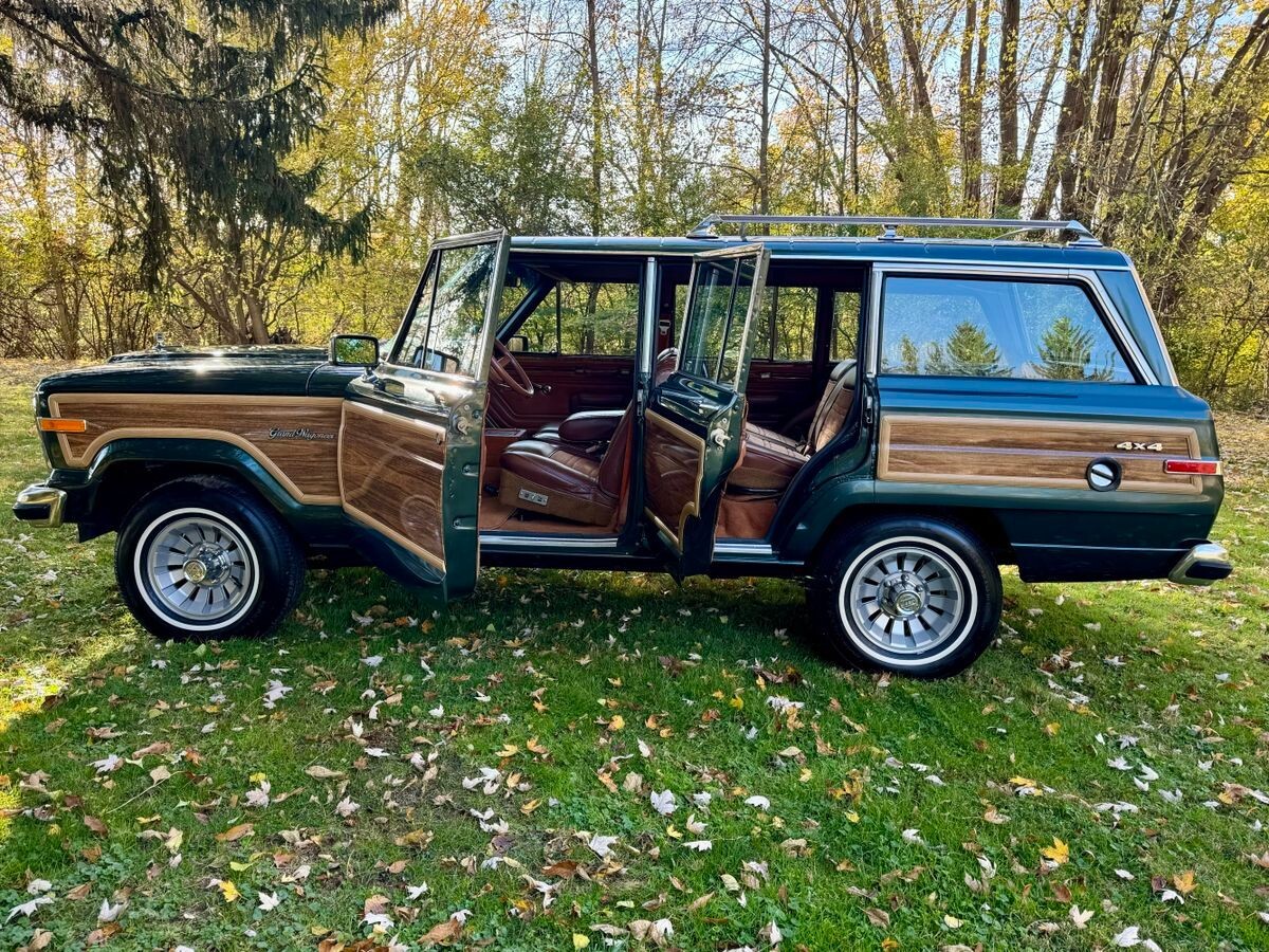 Jeep-Wagoneer-1984-SUV-11