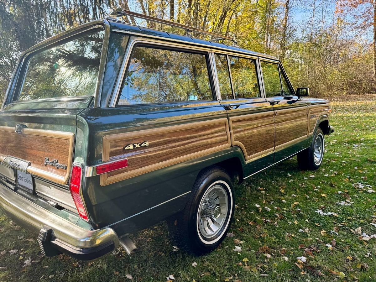 Jeep-Wagoneer-1984-SUV-15