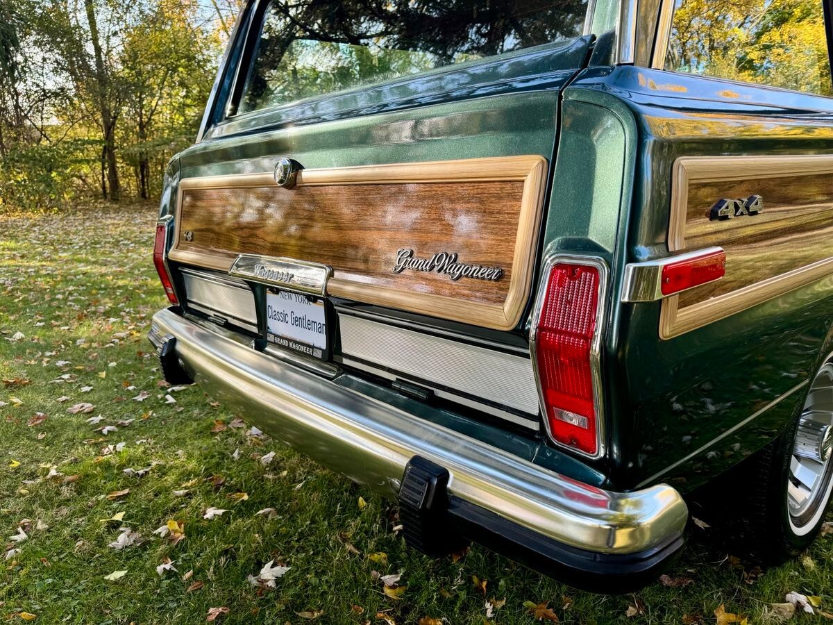 Jeep-Wagoneer-1984-SUV-17