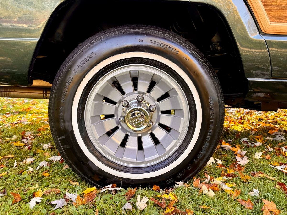 Jeep-Wagoneer-1984-SUV-19