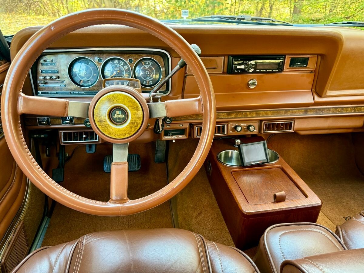 Jeep-Wagoneer-1984-SUV-22