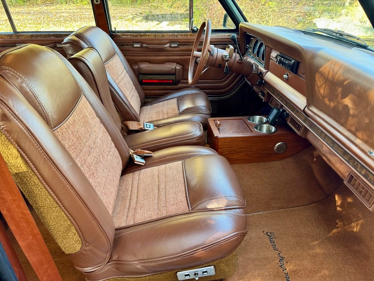 Jeep-Wagoneer-1984-SUV-23