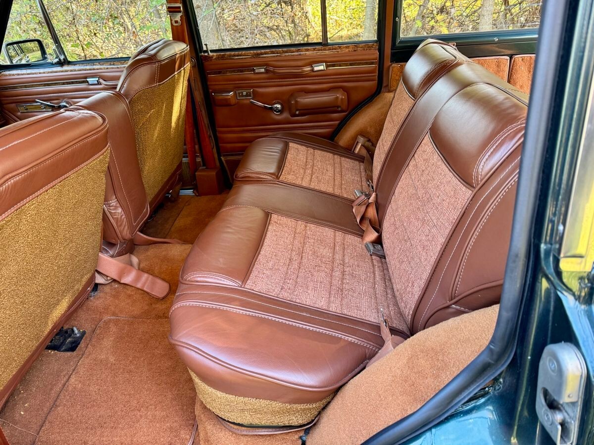 Jeep-Wagoneer-1984-SUV-24