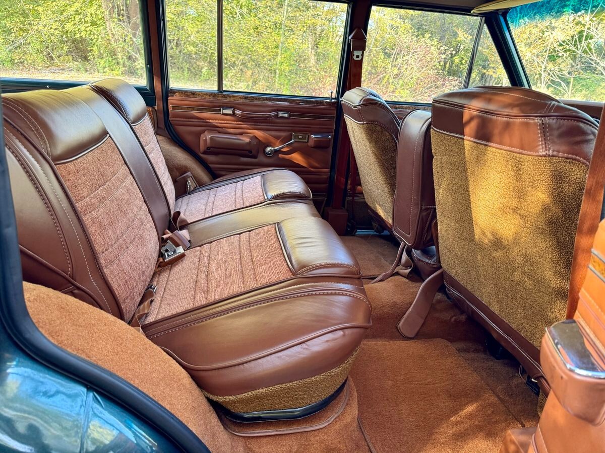 Jeep-Wagoneer-1984-SUV-25