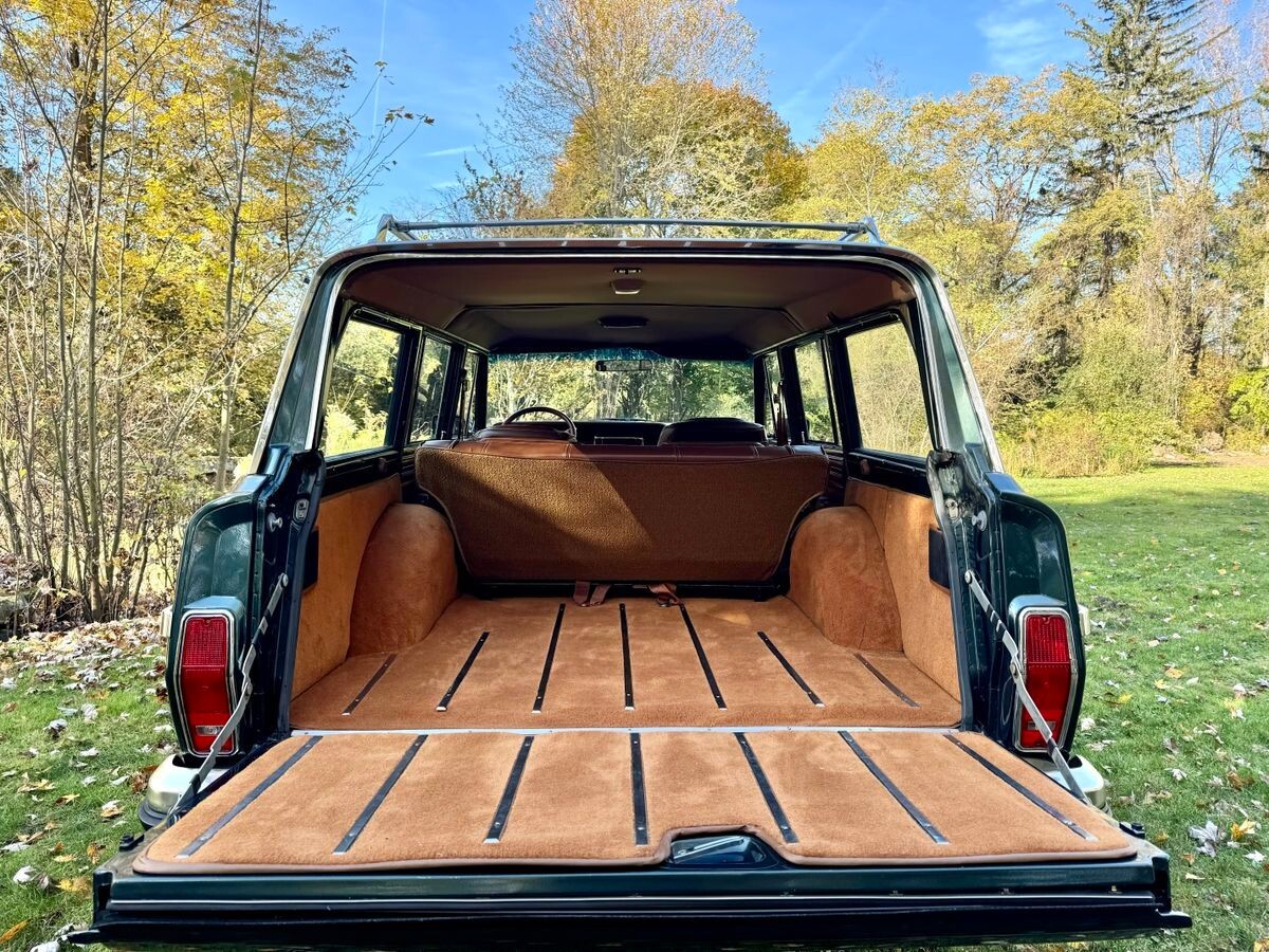 Jeep-Wagoneer-1984-SUV-26