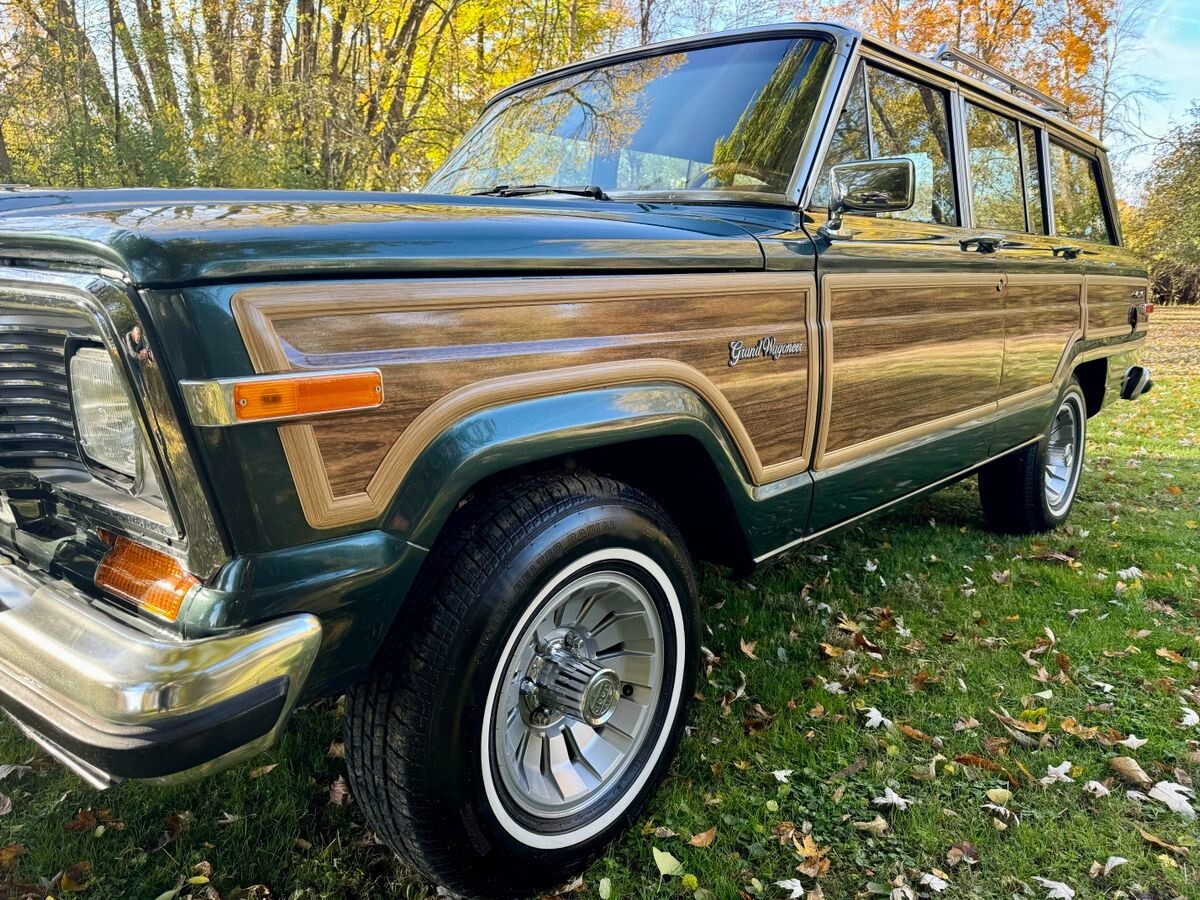 Jeep-Wagoneer-1984-SUV-7