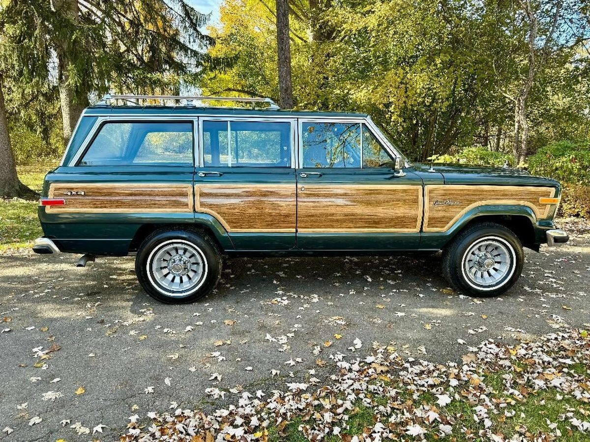 Jeep-Wagoneer-1984-SUV-8