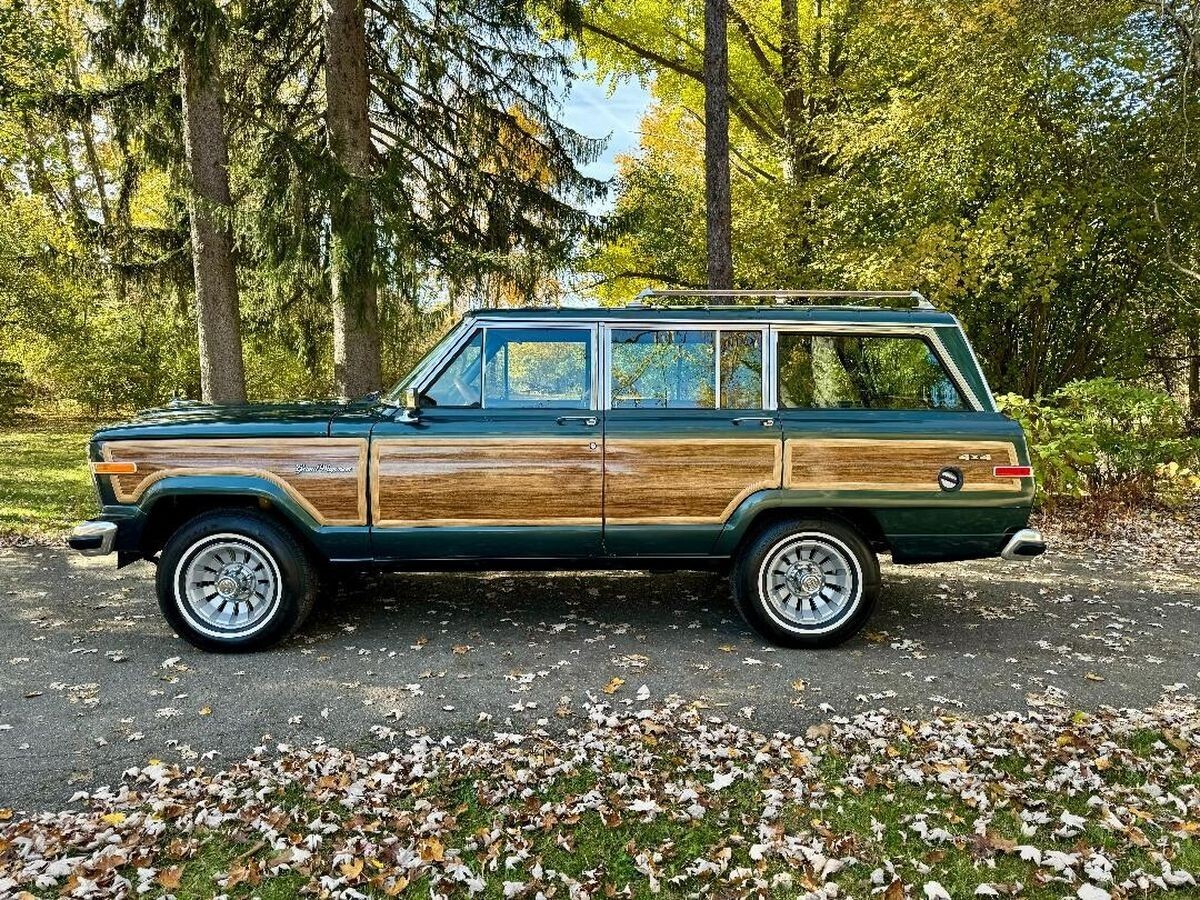Jeep-Wagoneer-1984-SUV-9