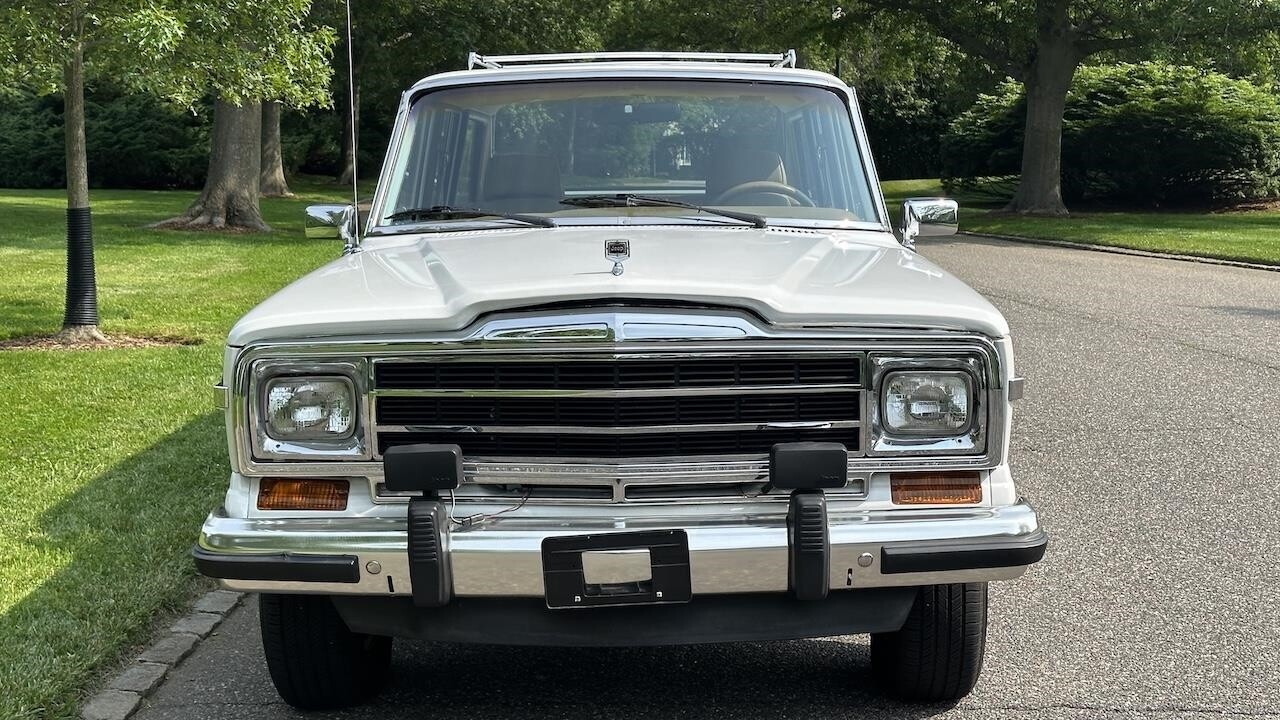 Jeep-Wagoneer-1988-SUV-10
