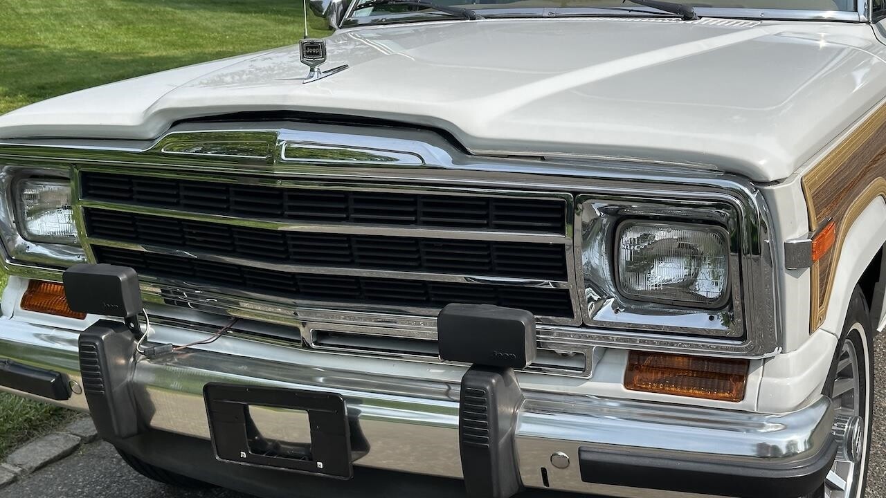 Jeep-Wagoneer-1988-SUV-11