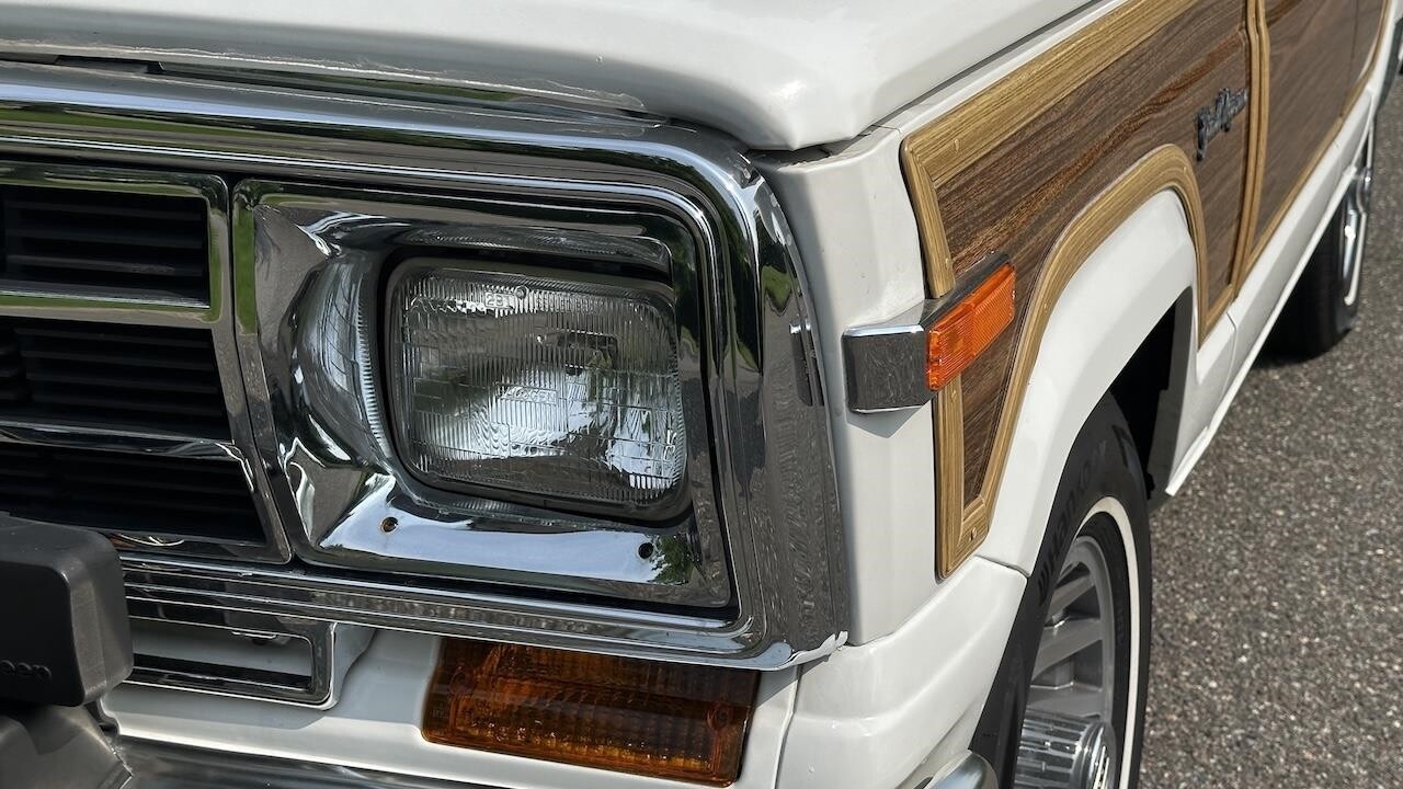 Jeep-Wagoneer-1988-SUV-12