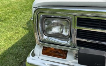 Jeep-Wagoneer-1988-SUV-13
