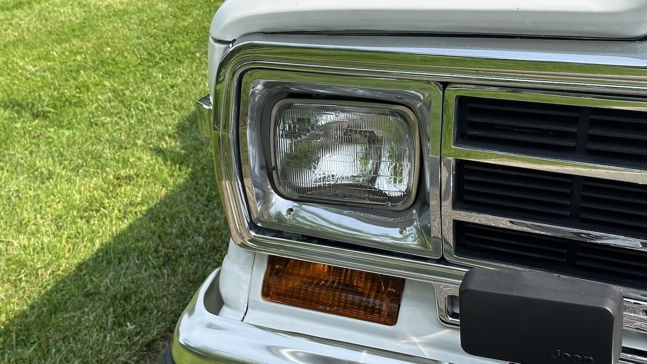 Jeep-Wagoneer-1988-SUV-13