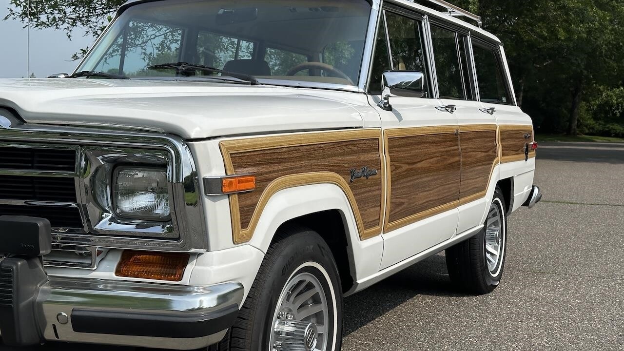 Jeep-Wagoneer-1988-SUV-14