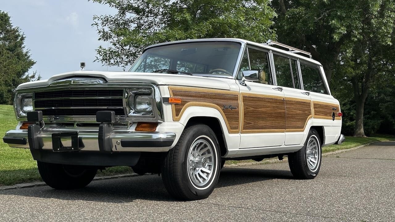 Jeep-Wagoneer-1988-SUV-15