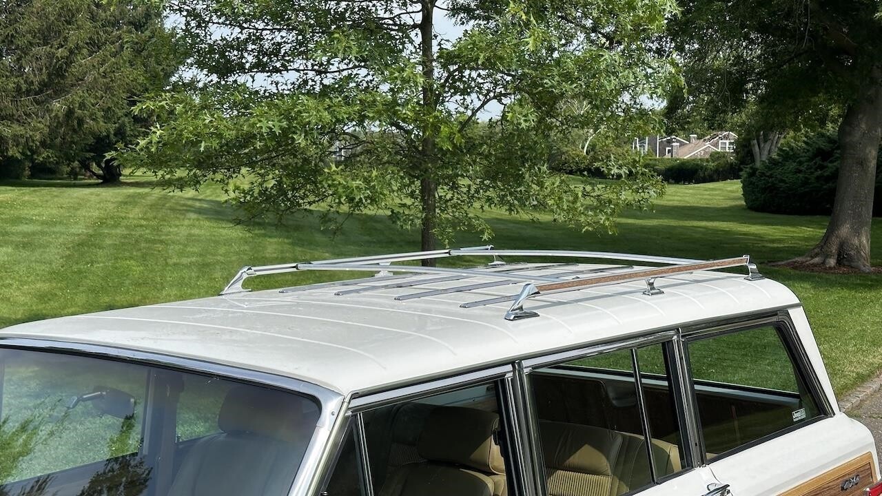 Jeep-Wagoneer-1988-SUV-16