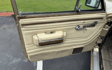 Jeep-Wagoneer-1988-SUV-17