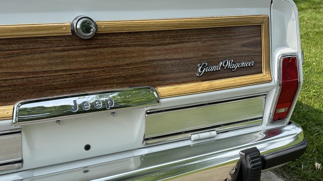 Jeep-Wagoneer-1988-SUV-18