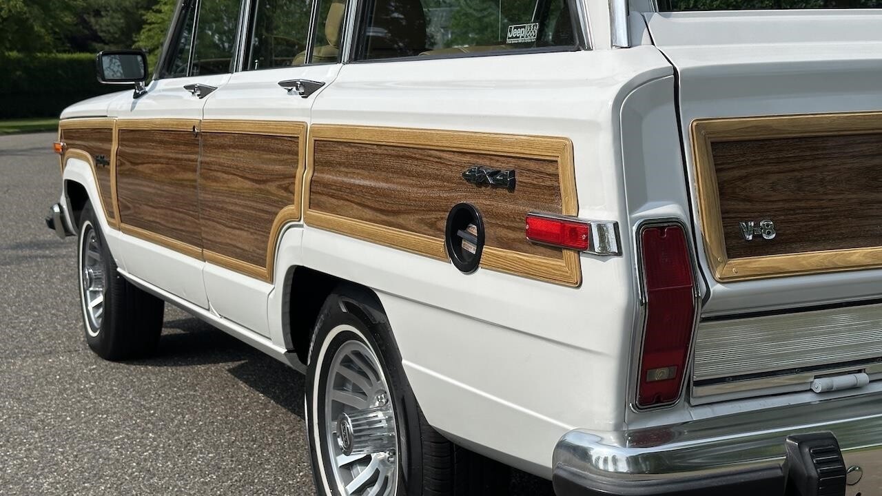 Jeep-Wagoneer-1988-SUV-19